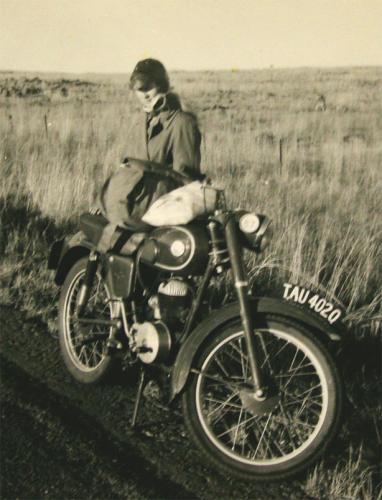 They go on honeymoon with a motorbike 1956